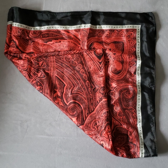 2/20 Vintage Silk Scarf - Picture 2 of 6